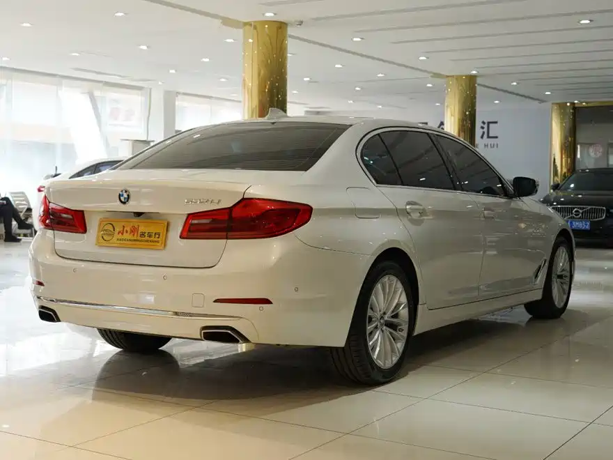 BMW 5 Series — миниатюра 17