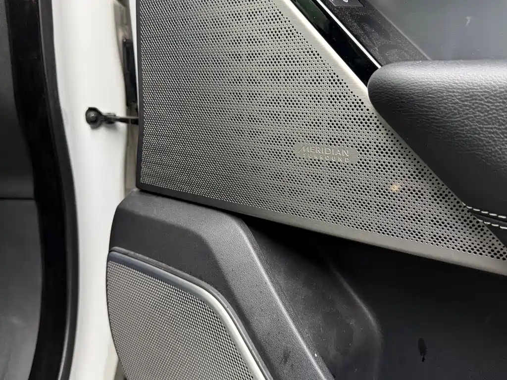 Land Rover Velar — миниатюра 10