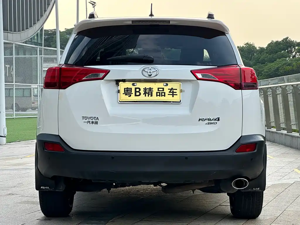 Toyota RAV4 — миниатюра 5