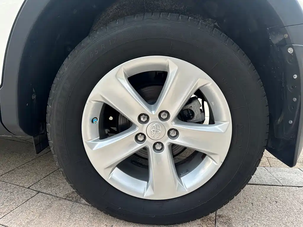 Toyota RAV4 — миниатюра 15