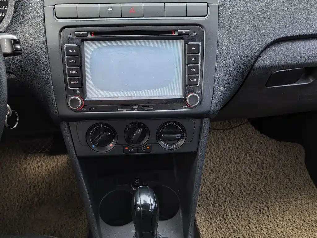 Volkswagen Polo — миниатюра 12