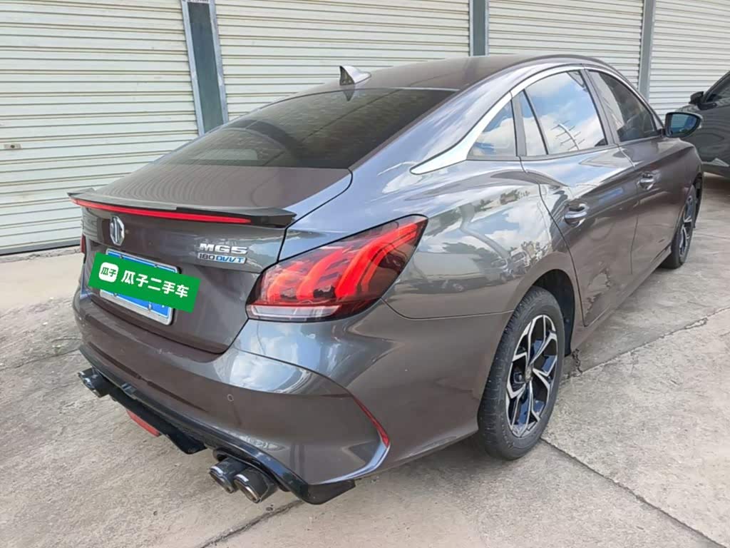 MG MG5 1.5 л 2021 г. Серебристо-серый, пробег 40700 км