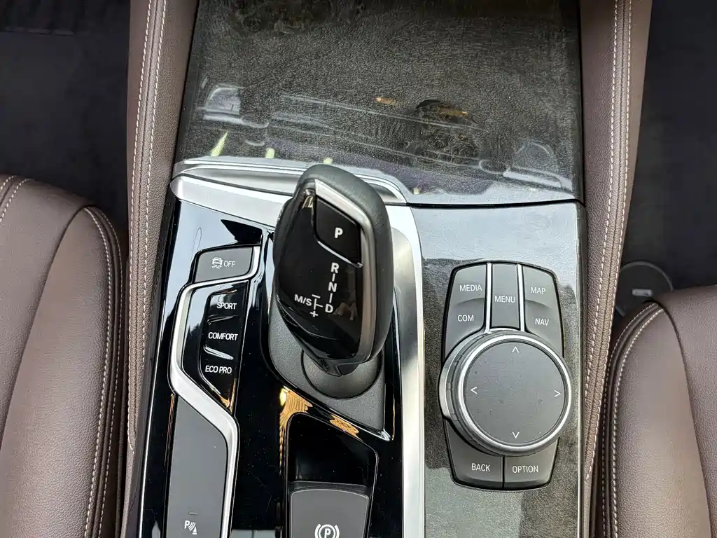 BMW 5 Series — миниатюра 14