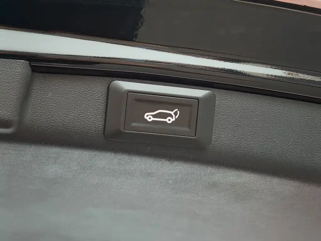 Tesla Model 3 — миниатюра 13