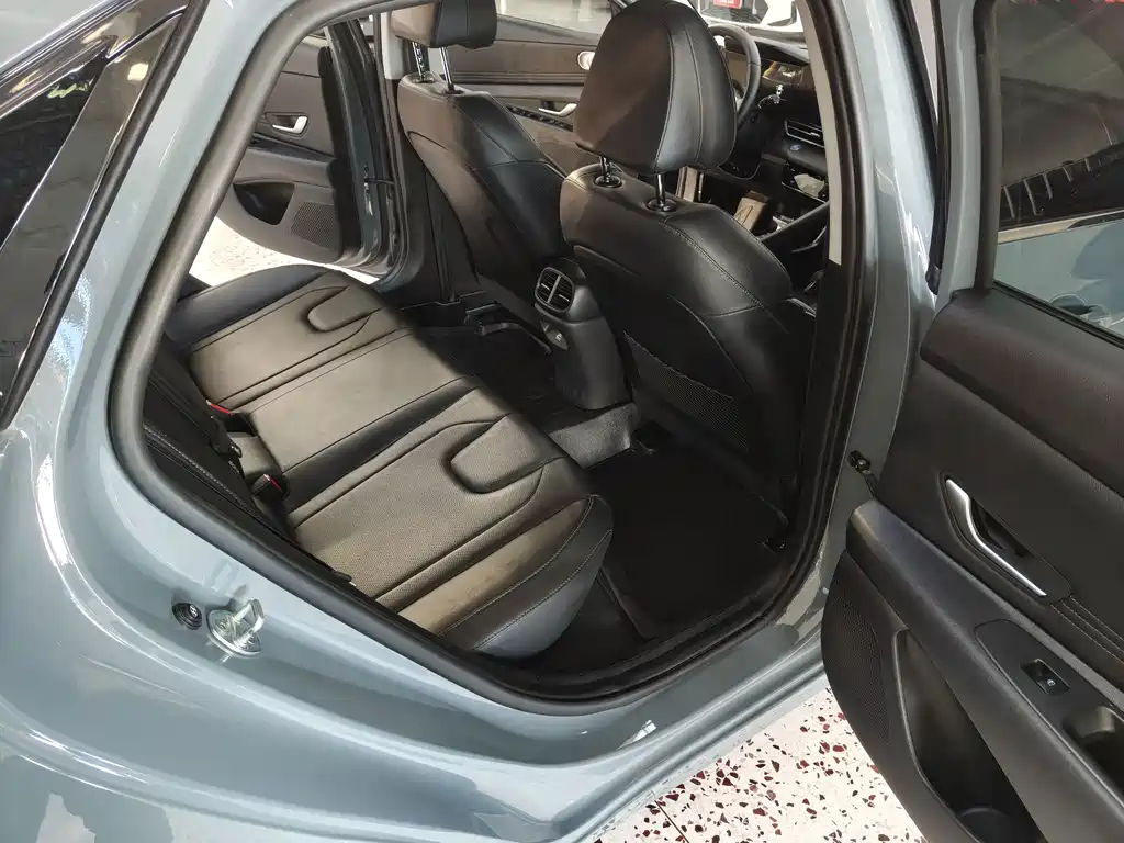 Hyundai Elantra — миниатюра 10
