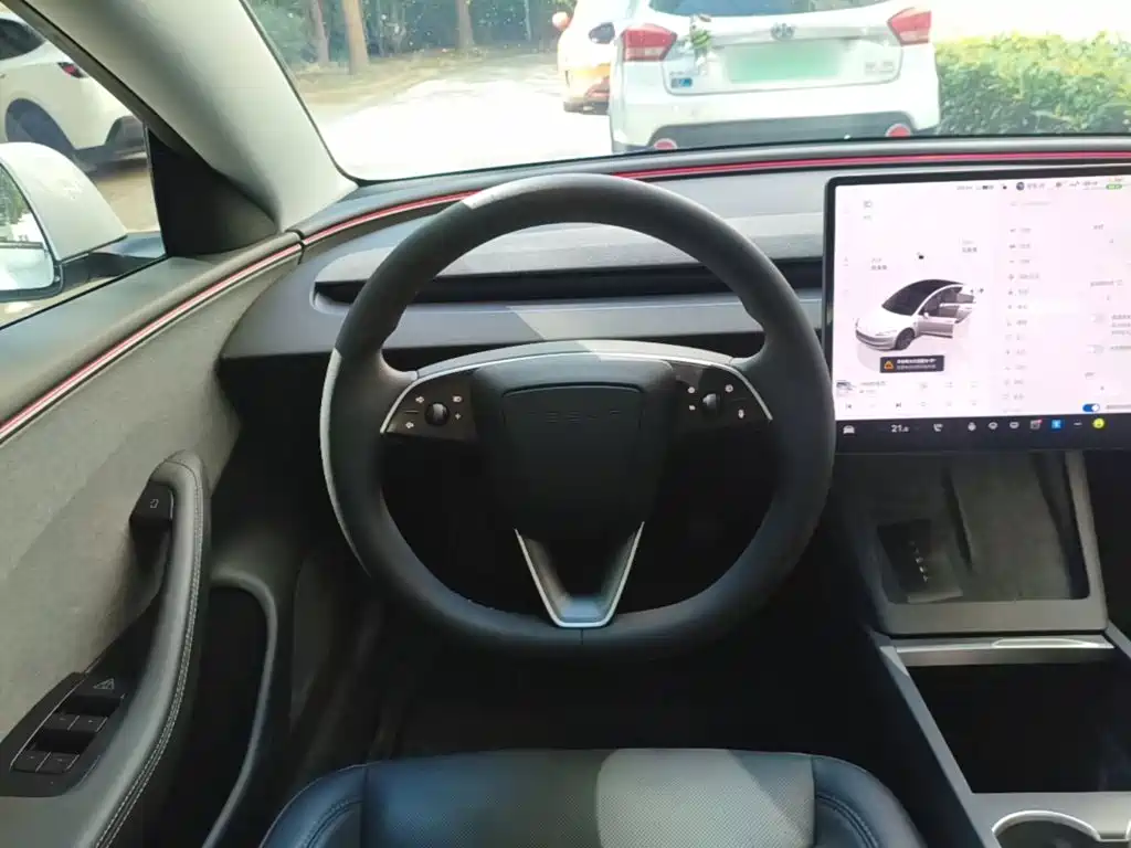 Tesla Model 3 — миниатюра 11