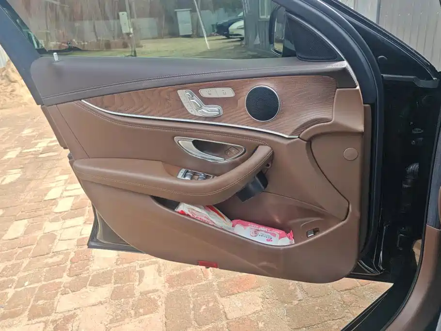 Mercedes-Benz E-Class — миниатюра 7