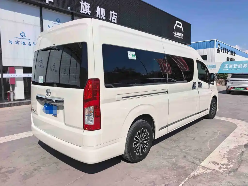 Toyota Hiace — миниатюра 4