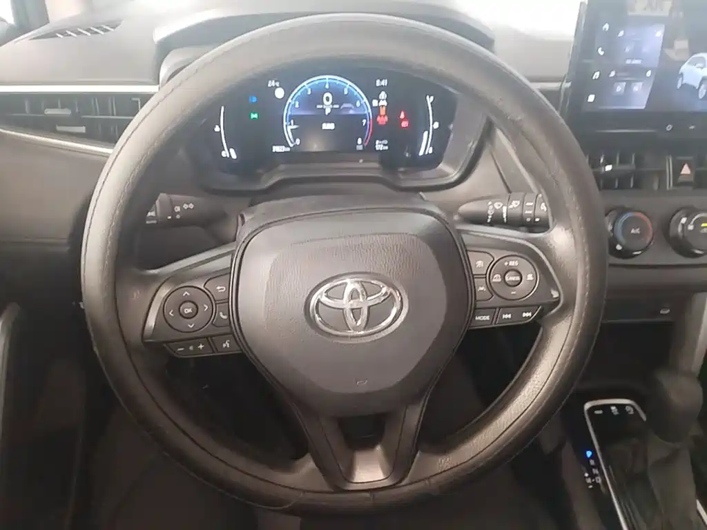 Toyota Corolla Cross — миниатюра 11