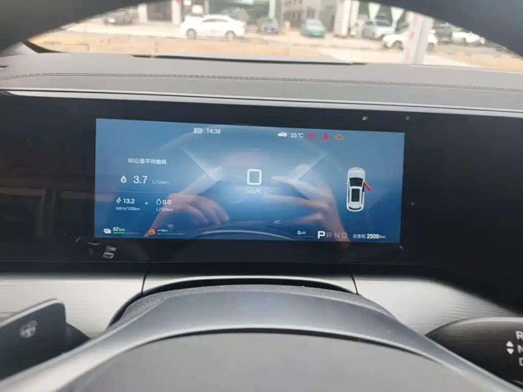 BYD L DM-i — миниатюра 12