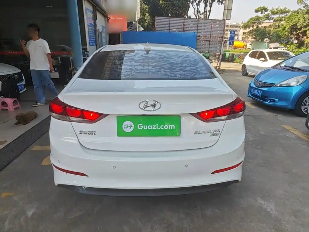 Hyundai Elantra — миниатюра 6