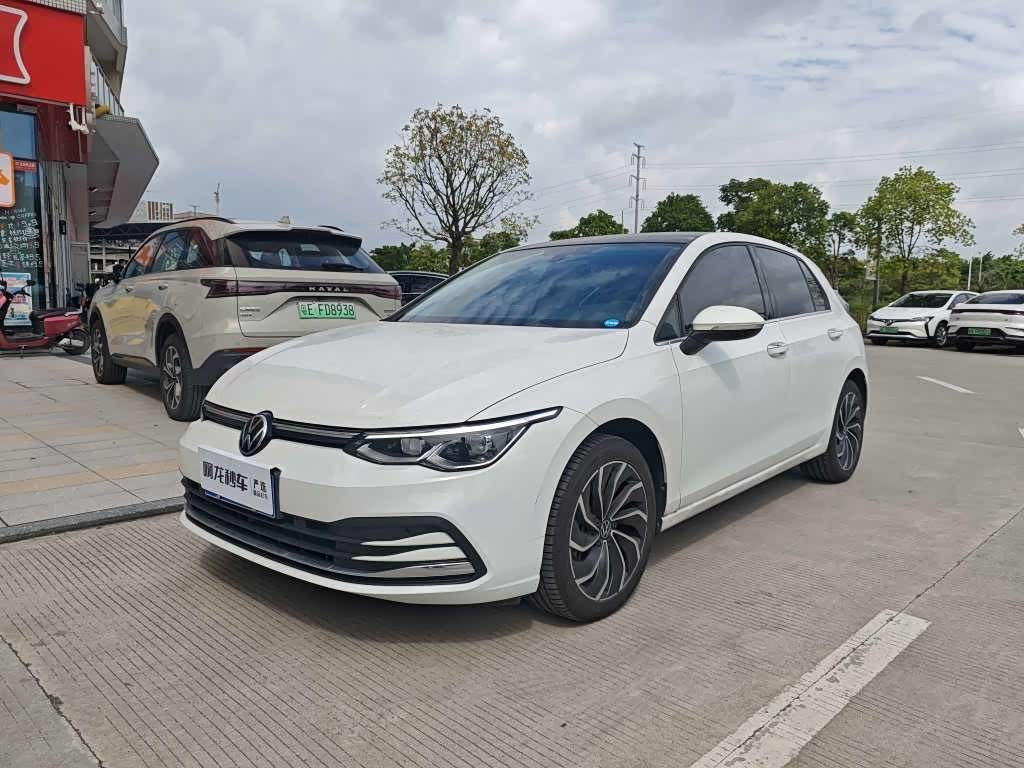 Volkswagen Golf 1.4 л 2025 г. Белый, пробег 8000 км