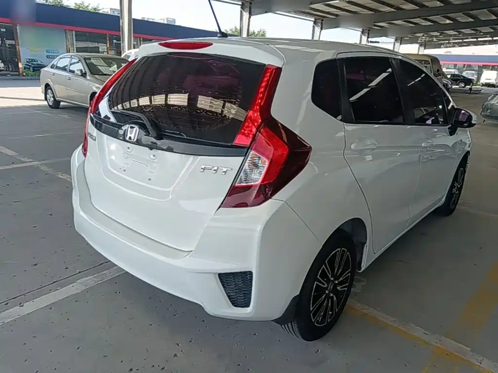 Honda Fit — миниатюра 7