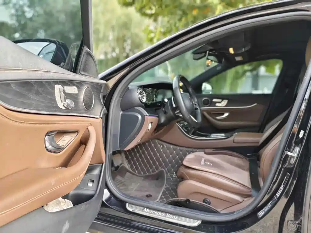 Mercedes-Benz E-Class — миниатюра 8