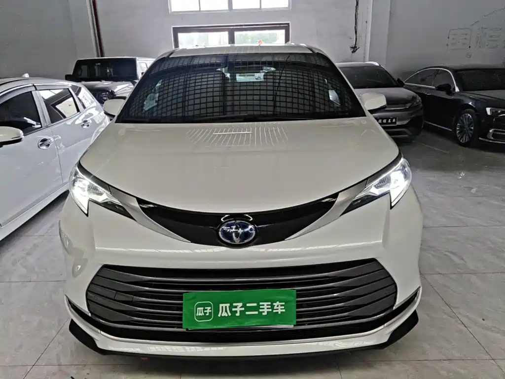 Toyota Sienna — миниатюра 3