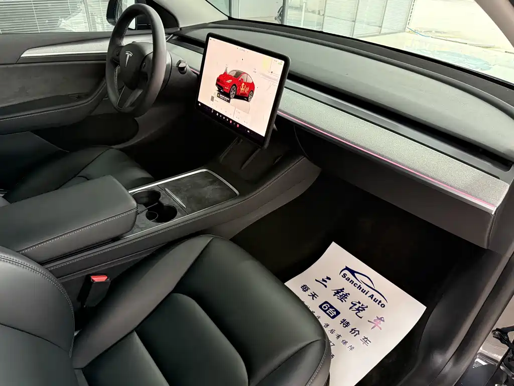 Tesla Model Y — миниатюра 12