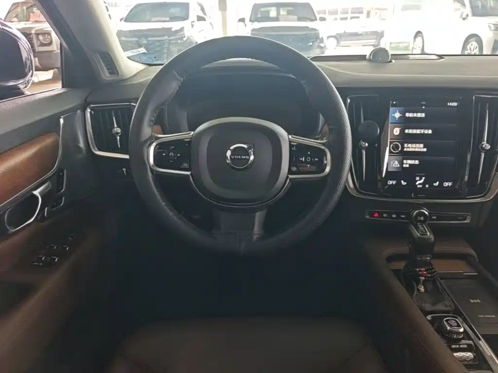 Volvo S90 — миниатюра 11