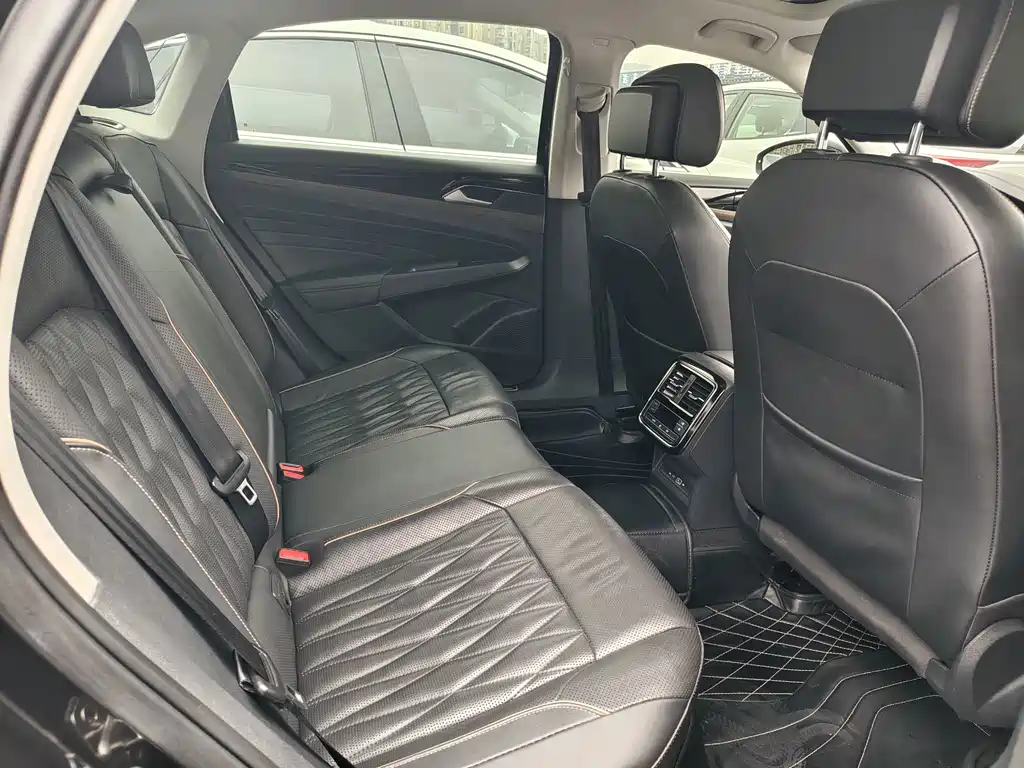 Volkswagen Passat — миниатюра 10