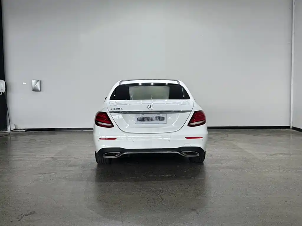 Mercedes-Benz E-Class — миниатюра 14