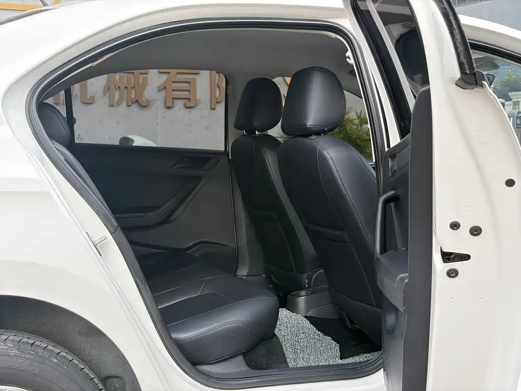 Volkswagen Jetta — миниатюра 9