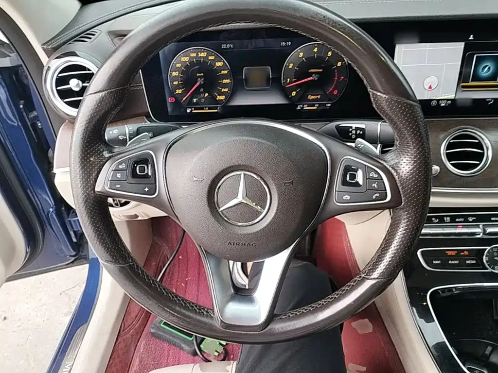 Mercedes-Benz E-Class — миниатюра 11