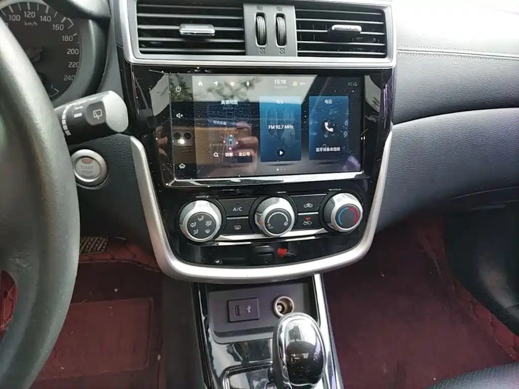Nissan Tiida — миниатюра 13