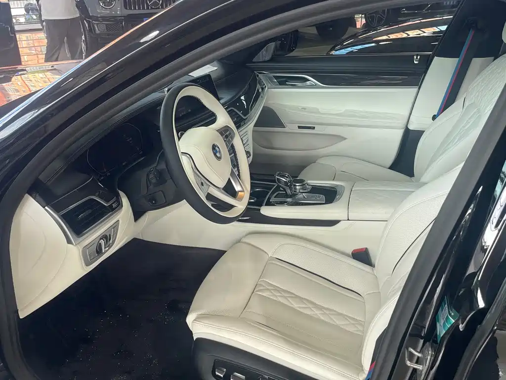 BMW 7 Series — миниатюра 3