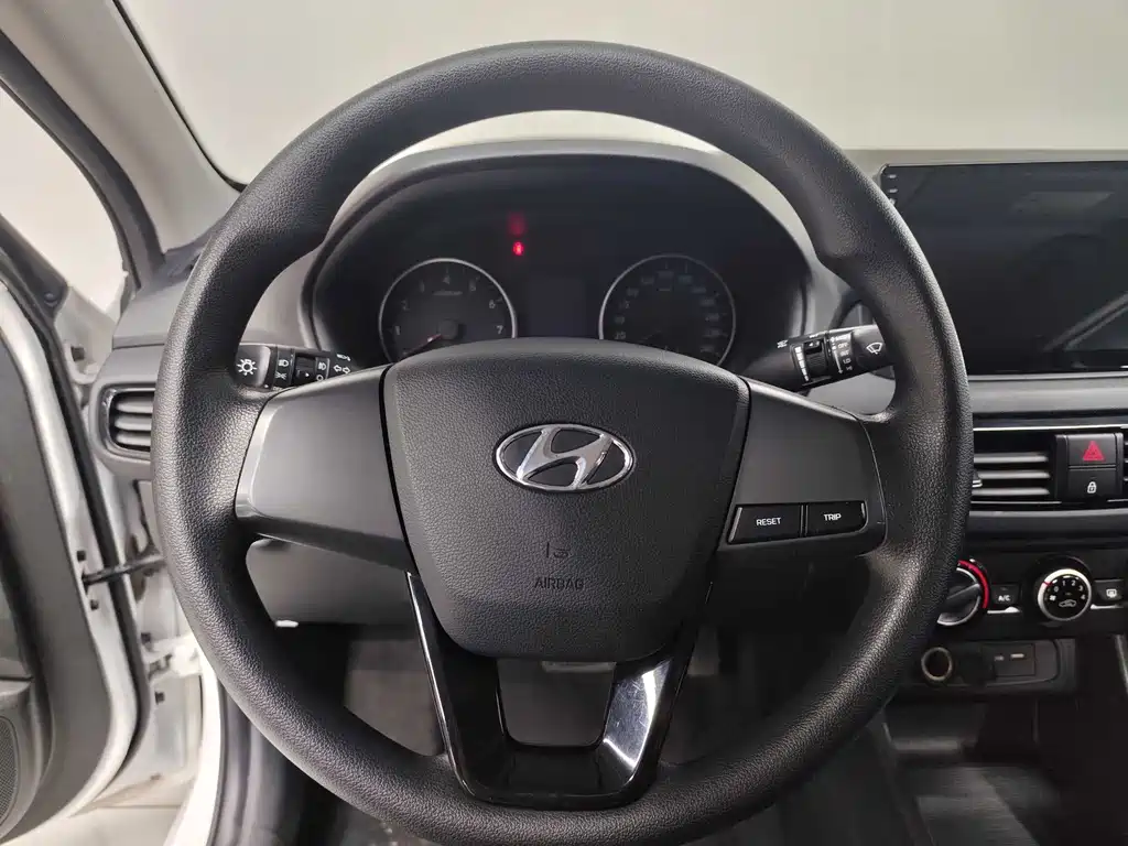 Hyundai Elantra — миниатюра 7
