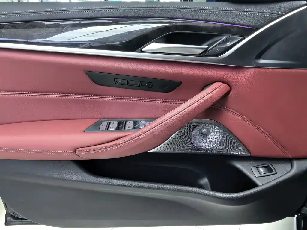 BMW 5 Series — миниатюра 10