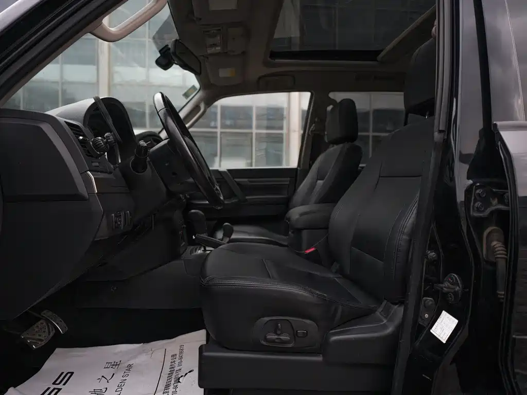 Mitsubishi Pajero (Import) — миниатюра 14