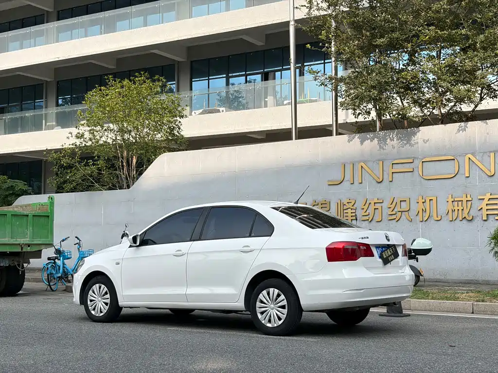 Volkswagen Jetta — миниатюра 11