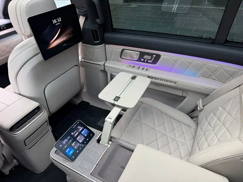 NIO 蔚来ES9 — миниатюра 22