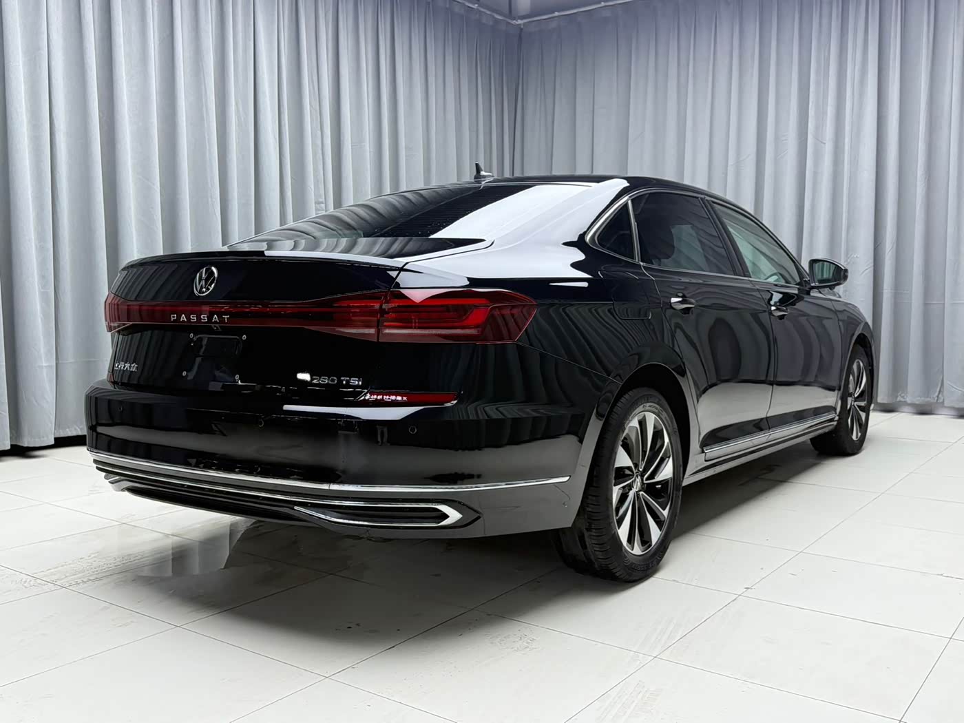 Volkswagen Passat 1.4 л 2023 г. Чёрный, пробег 31000 км