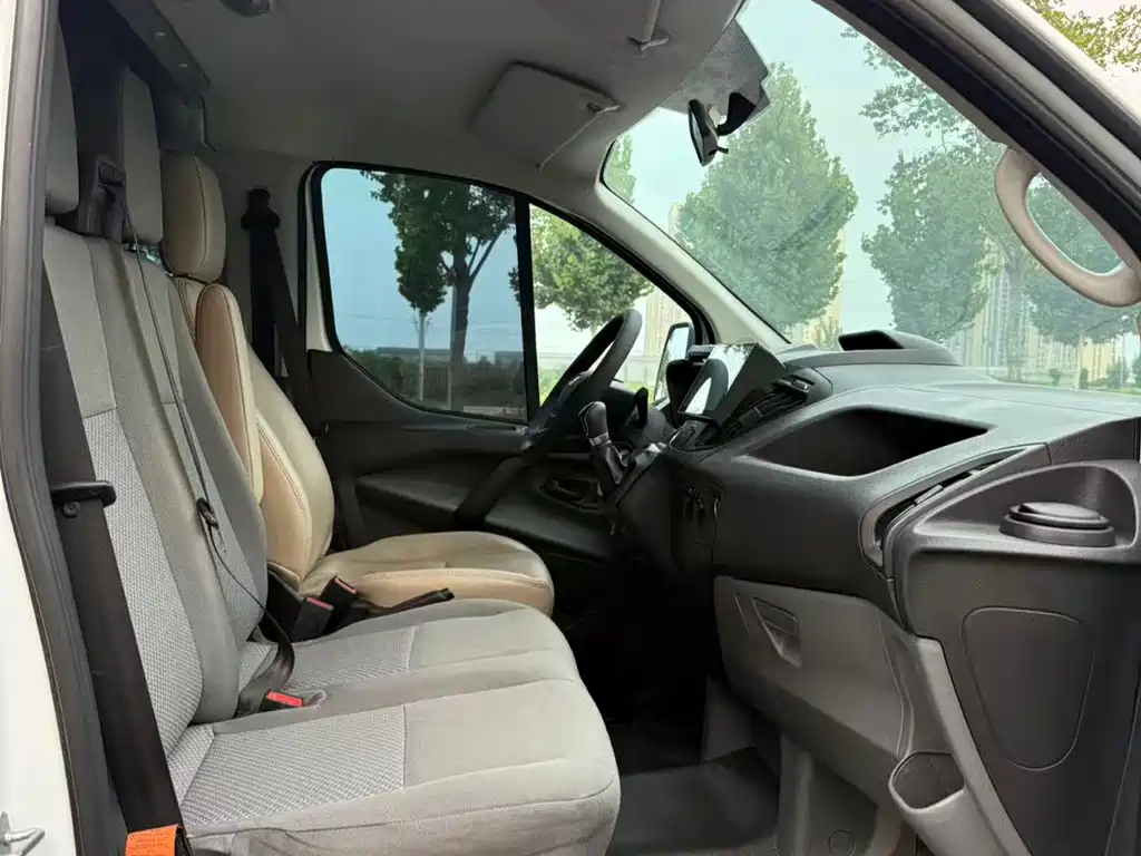 Ford Transit — миниатюра 12