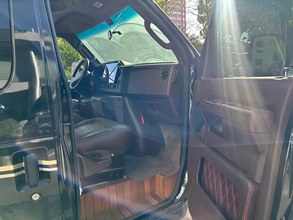 Ford E350 — миниатюра 10