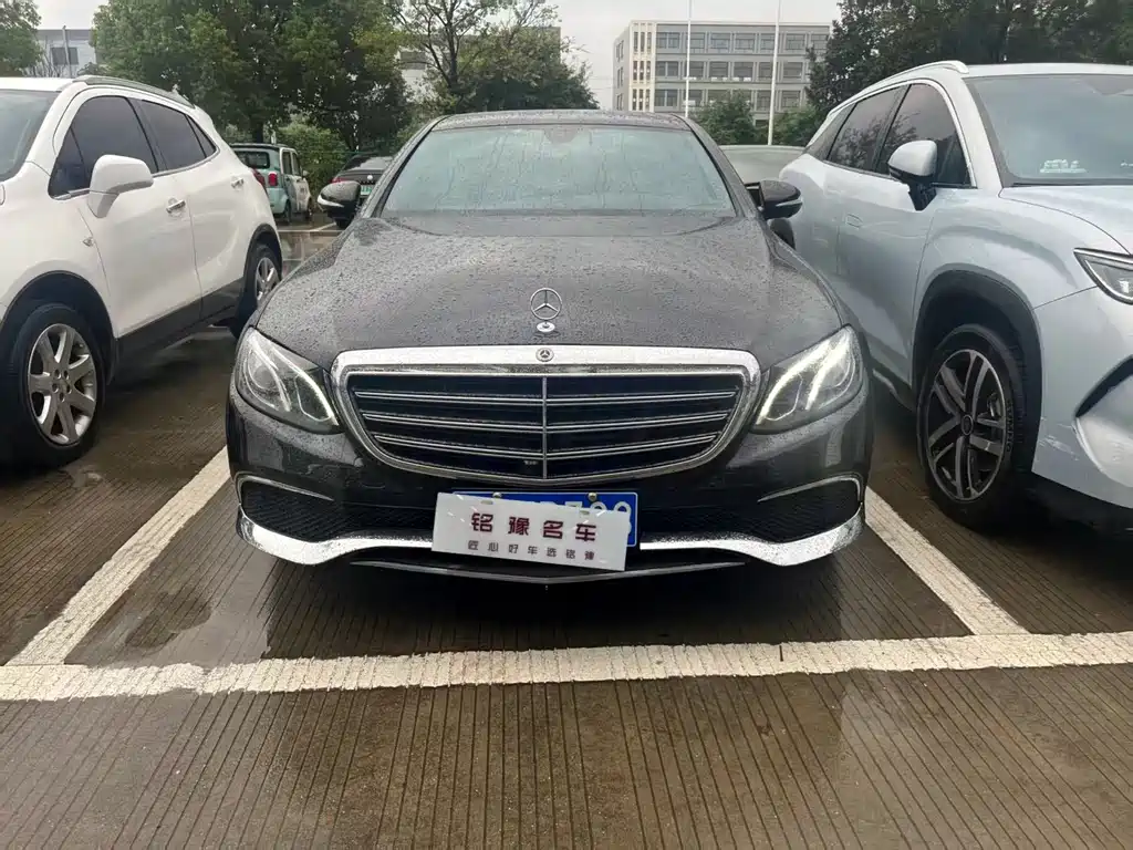 Mercedes-Benz E-Class — миниатюра 2