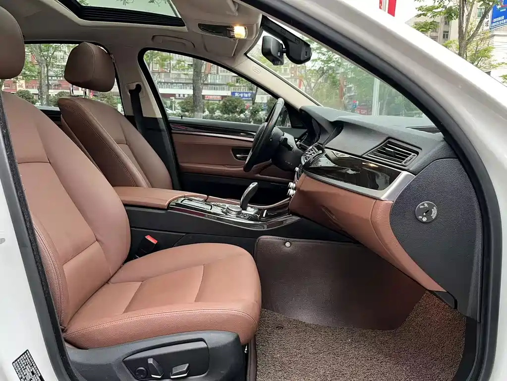 BMW 5 Series — миниатюра 6