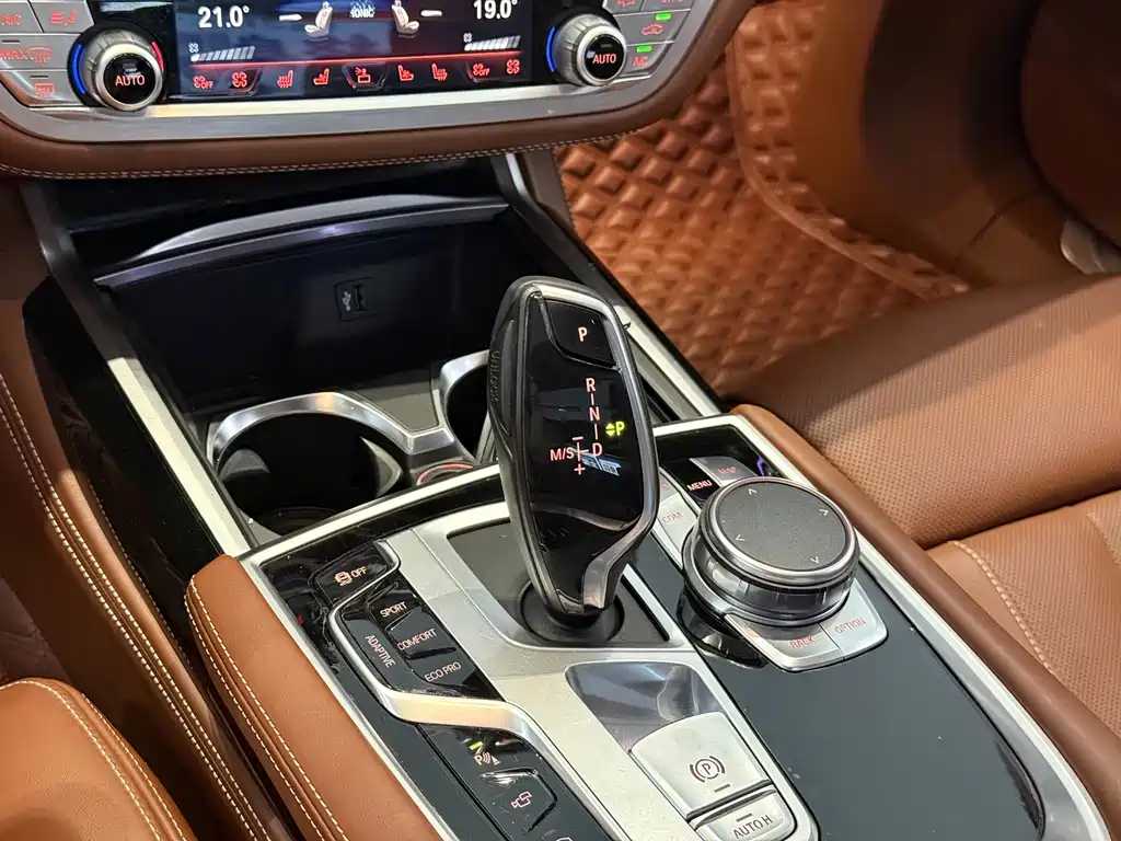 BMW 7 Series — миниатюра 9