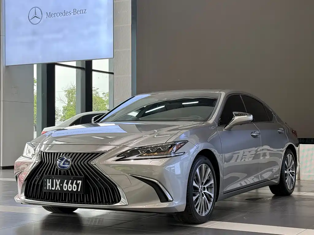 Lexus ES 2019