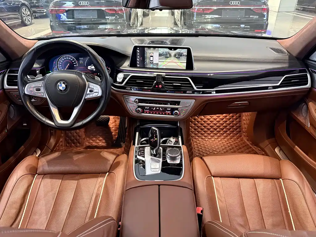 BMW 7 Series — миниатюра 7