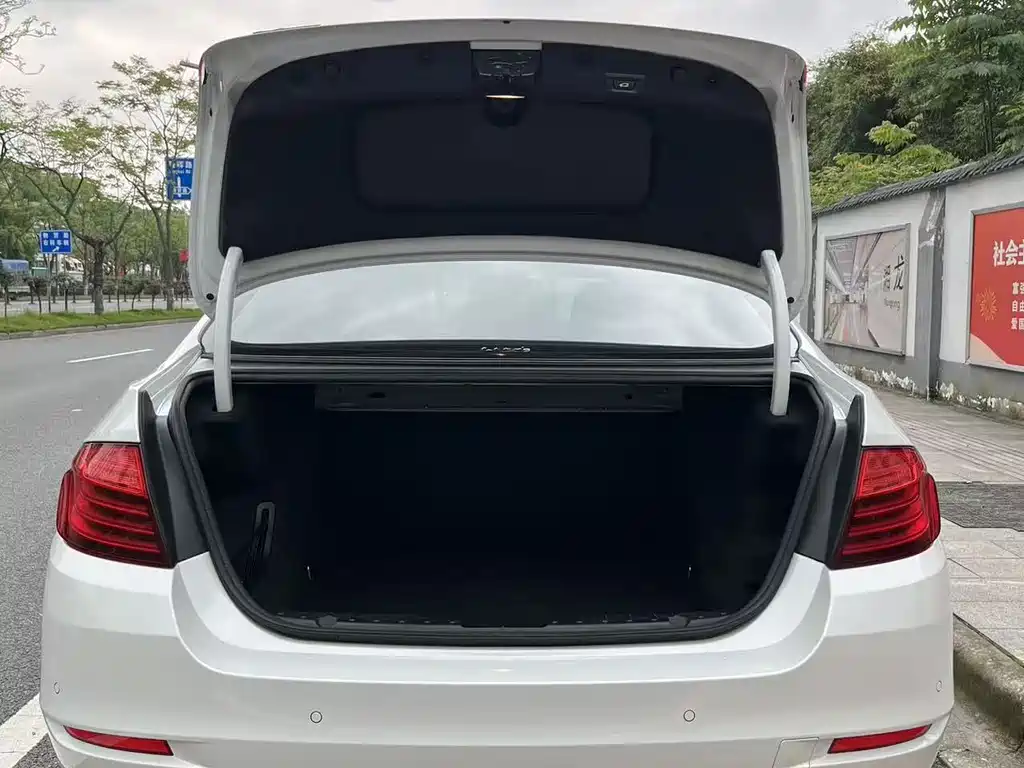 BMW 5 Series — миниатюра 16
