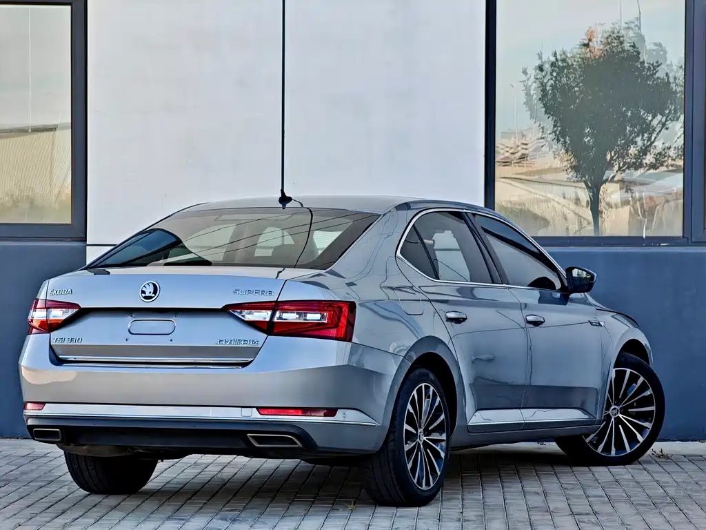 Skoda Superb — миниатюра 6