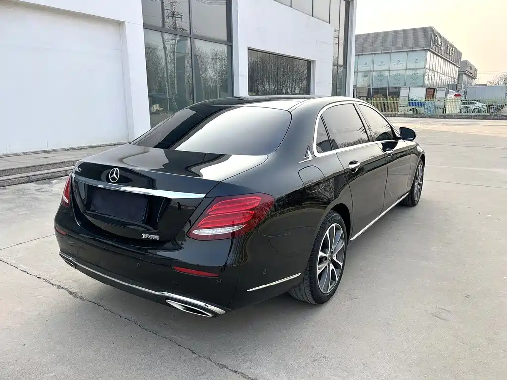 MERCEDES-BENZ E CLASS