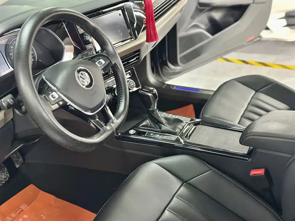 Volkswagen Passat PHEV — миниатюра 7