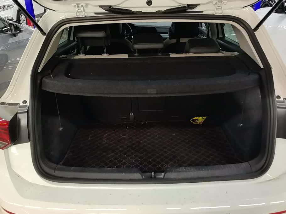 Volkswagen Golf 1.4 л 2024 г. Белый, пробег 12500 км