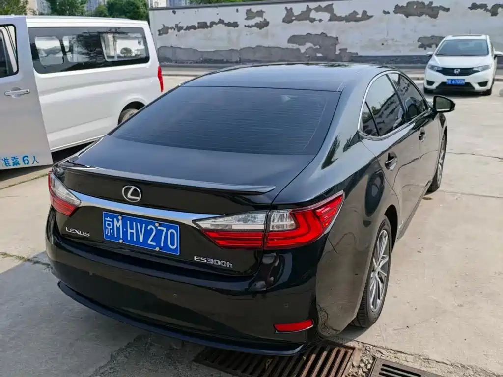 Lexus ES 2015 300h Comfort