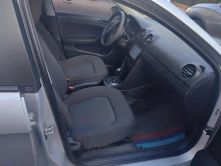 Volkswagen Jetta — миниатюра 8