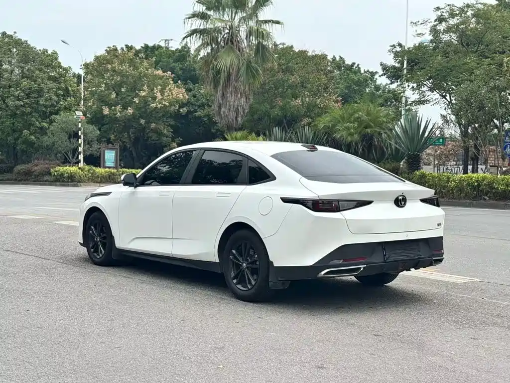 Changan Yida — миниатюра 5