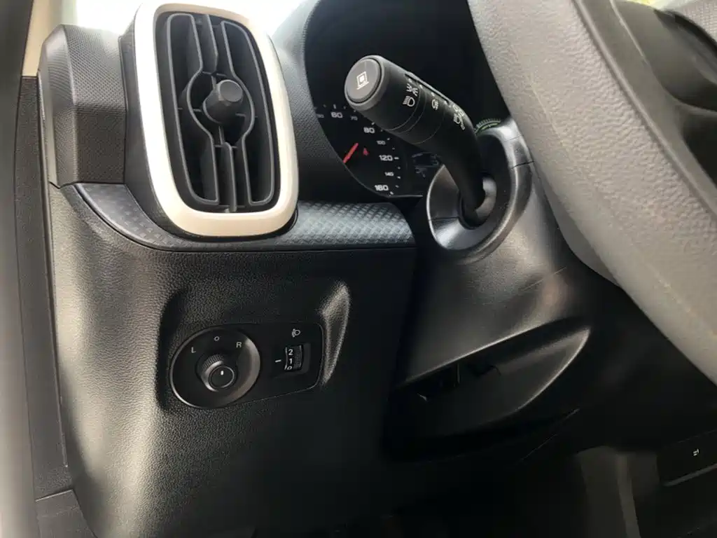 Roewe Clever — миниатюра 6