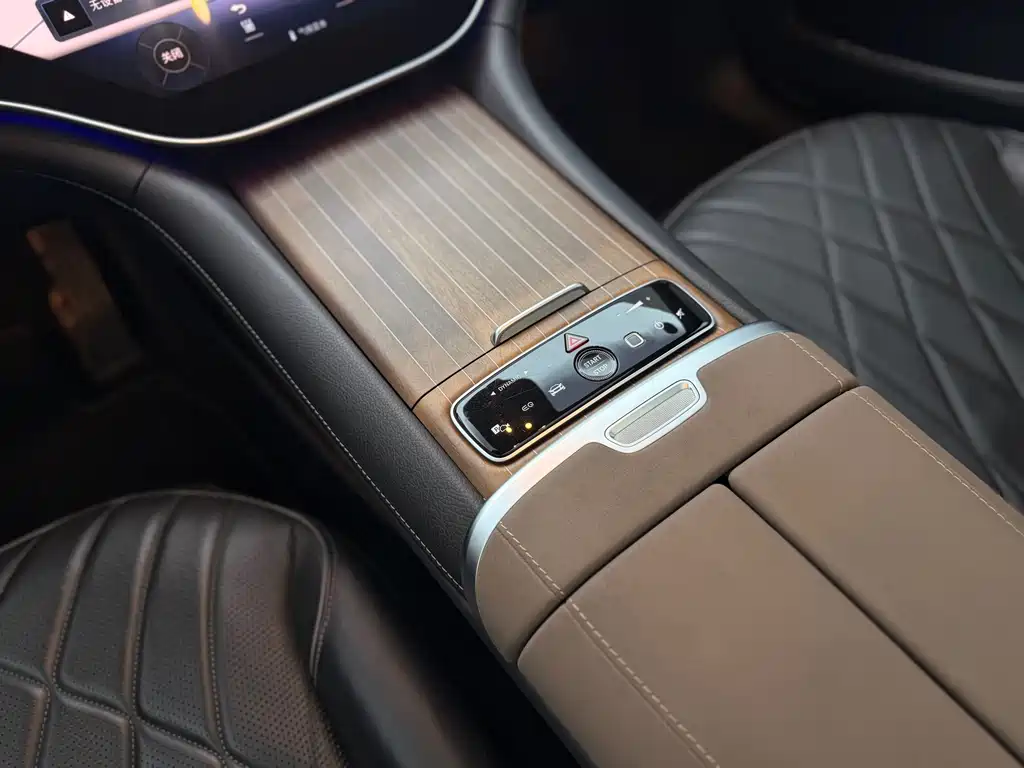 Mercedes-Benz EQS — миниатюра 13